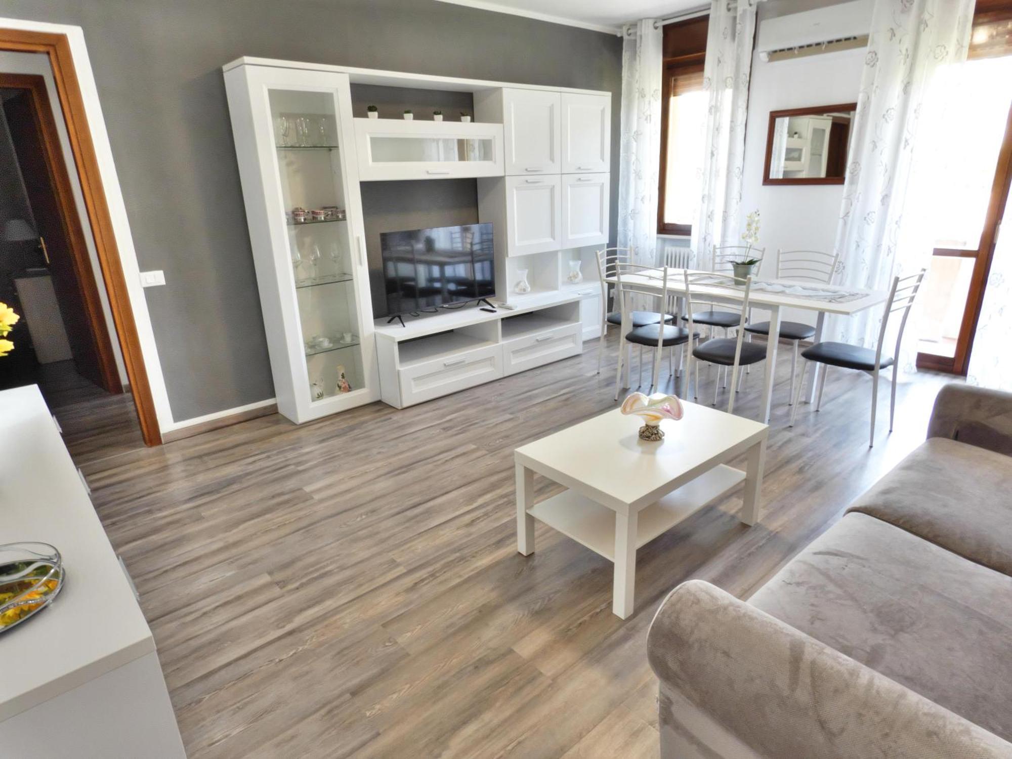 Апартаменты Welcome House Desenzano Center Дезенцано-дель-Гарда Экстерьер фото