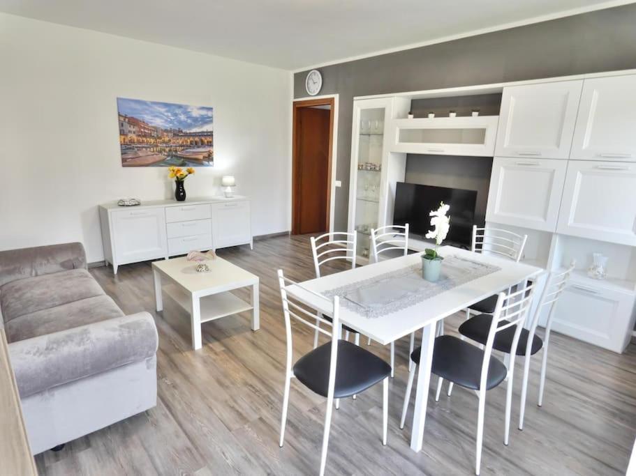 Апартаменты Welcome House Desenzano Center Дезенцано-дель-Гарда Экстерьер фото
