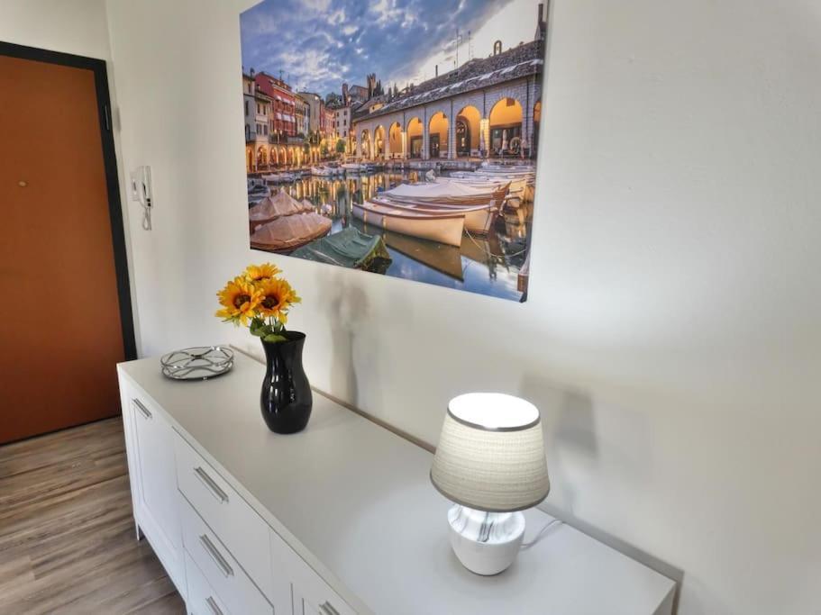 Апартаменты Welcome House Desenzano Center Дезенцано-дель-Гарда Экстерьер фото