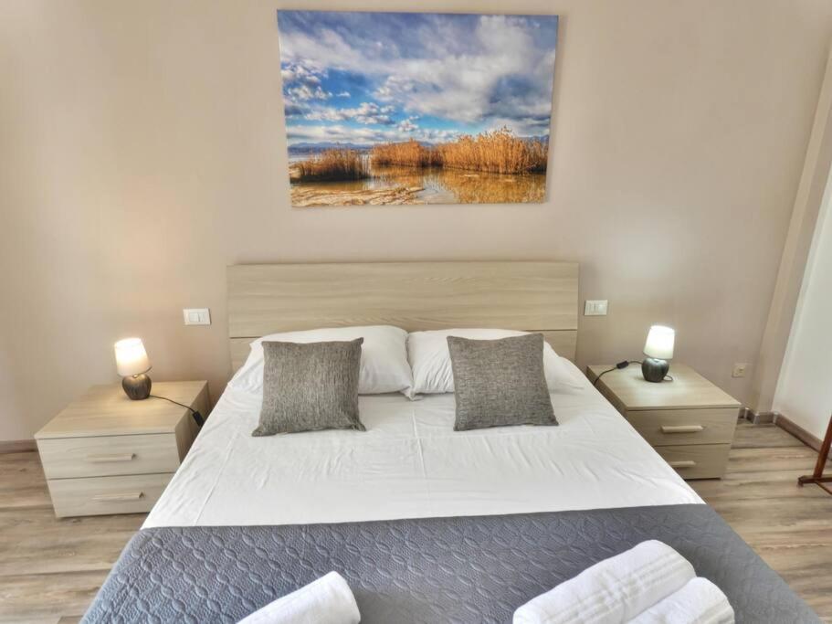 Апартаменты Welcome House Desenzano Center Дезенцано-дель-Гарда Экстерьер фото